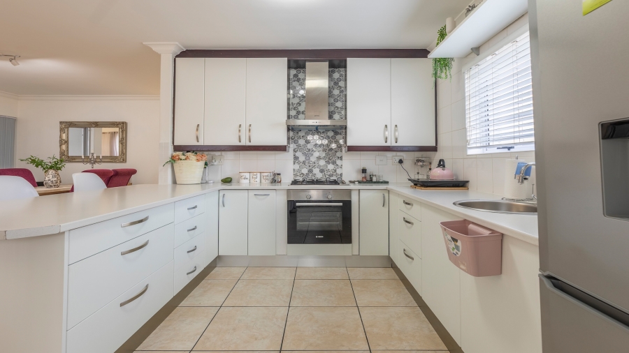 3 Bedroom Property for Sale in Sunningdale Western Cape